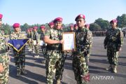 Marinir beri penghargaan prajurit berprestasi di Operasi Kasuari