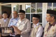Menhaj santuni keluarga petugas haji yang gugur di Baubau