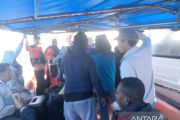 Tim SAR evakuasi 14 penumpang speedboat mati mesin di Kepulauan Aru
