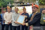 Menbud Fadli Zon dapat gelar kehormatan adat Muna Sangia Tilano Lia Metaduno