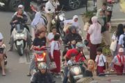 Dukung GAMAS, ayah antar anak hari pertama sekolah di Jaktim