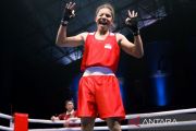 Dua petinju putri Indonesia ke final Tinju Asia U19 bidik emas