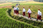 Kembali ke sekolah, siswa Indonesia sambut ajaran baru penuh semangat