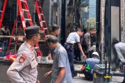 Pengemudi salah injak pedal, mobil listrik tabrak kaca gedung di SCBD