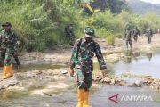 Marinir TNI AL patroli Sungai Cileungsi cegah pencemaran