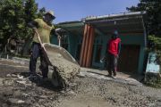 Perbaikan jalan desa program padat karya