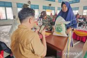 Pemkab Natuna salurkan cadangan beras kepada 107 masyarakat miskin