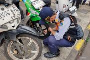 Petugas gabungan tertibkan parkir liar di kawasan Palmerah Jakbar