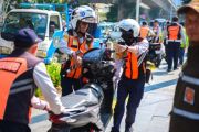 Jaksel tertibkan motor parkir liar di trotoar depan ITC Kuningan