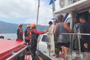 SAR gabungan evakuasi 8 awak kapal tenggelam di perairan Maluku Tengah