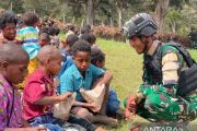 Satgas Yonif 511/DY laksanakan program MBG bagi warga Tima