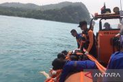 Tim SAR evakuasi mayat tanpa identitas di perairan Bakauheni