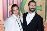 Mel C Spice Girls menikah kenakan gaun rancangan Victoria Beckham