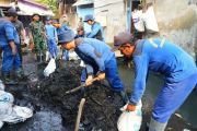 Pemkot Jakbar gencarkan pengurasan lumpur saluran hingga akhir tahun