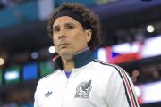Kiper legendaris Guillermo Ochoa pensiun