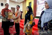 Pemkab Natuna beri penghargaan untuk sekolah dan puskemas ramah anak