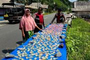 Patroli dialogis Polres Lingga perkuat kemitraan dengan warga
