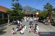 Melestarikan permainan tradisional bersama siswa SD Temanggung