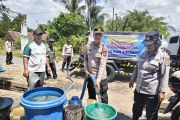 Polsek Banjarbaru Utara salurkan air bersih ke warga terdampak kekeringan