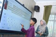 Guru di Tanjungpinang rasakan manfaat program papan interaktif digital