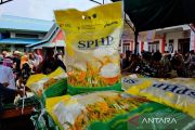 Bulog Natuna kolaborasi dengan TNI dan Polri dalam penyaluran beras SPHP