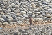 Debit air sungai menyusut di Padang