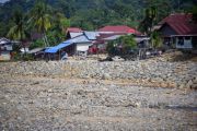 Debit air sungai menyusut di Padang
