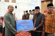 Pemkot Bukittinggi serahkan Insentif 735 Guru Keagamaan dan 154 Garin