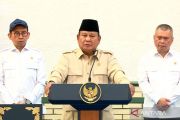Prabowo calls rail transport vital for economic democracy