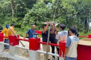 Dosen UNP pasang lampu jalan tenaga surya di Agam, wujud nyata Program UNP Berdampak