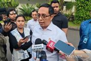 Hasan Nasbi ajak publik cek fakta informasi yang picu ketakutan