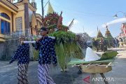 Alokasi hidup cukup dalam tarikan "Saparan Tumpeng Jongko Ingkung Sewu"