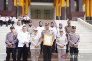 Menguatkan harapan dua anak "Tulang Kaca": Pendampingan komprehensif RS Bhayangkara Polda Riau selama 3,5 tahun