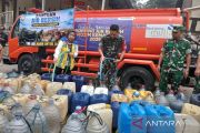 Kodim Temanggung menyalurkan bantuan air bagi warga terdampak kekeringan