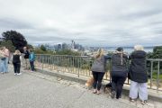 Menikmati panorama Kota Seattle, AS dari Kerry Park