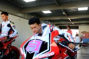 Pembalap nasional MotoGP, Veda dan Mario latihan bersama di Mandalika