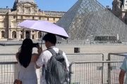 Cuaca ekstrem paksa Museum Louvre Paris kurangi jam operasional