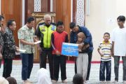 Pelindo Regional 2 Panjang salurkan beasiswa untuk 40 anak pekerja berprestasi
