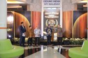 Membangun negeri, UMS berikan penghargaan kepada para alumni