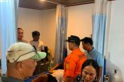 Tim SAR evakuasi wisatawan yang jatuh selfie di pantai Lombok Tengah