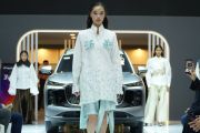 LEPAS dan Jakarta Fashion Week tampilkan kolaborasi otomotif-fesyen di GIIAS 2026