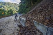 Tebing longsor di Lembah Anai