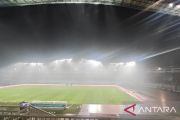 Hujan deras mengiringi suasana menjelang laga Indonesia kontra Vietnam