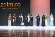Busana karya eam siswa SMK NU Banat ditampilkan di Indonesia Fashion Week di Jakarta