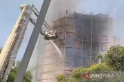 Damkar berhasil padamkan kebakaran gedung lima lantai di Cikini