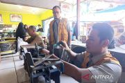 DKUKMPP Kotim pastikan akurasi timbangan di pasar dengan uji tera