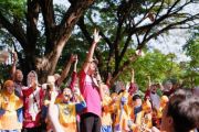 Dukung puncak MPLS Ramah Anak, mahasiswa PLP UMS ikut dampingi keceriaan siswa di Taman Balekambang