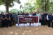 Imigrasi Sultra gelar bakti sosial IKENI BERKAH bantu warga TPA Puuwatu