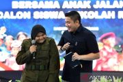 Seskab Teddy motivasi siswa Sekolah Rakyat berani bermimpi besar