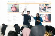 Di hadapan Seskab Teddy, orang tua siswa SR berlinang air mata haru